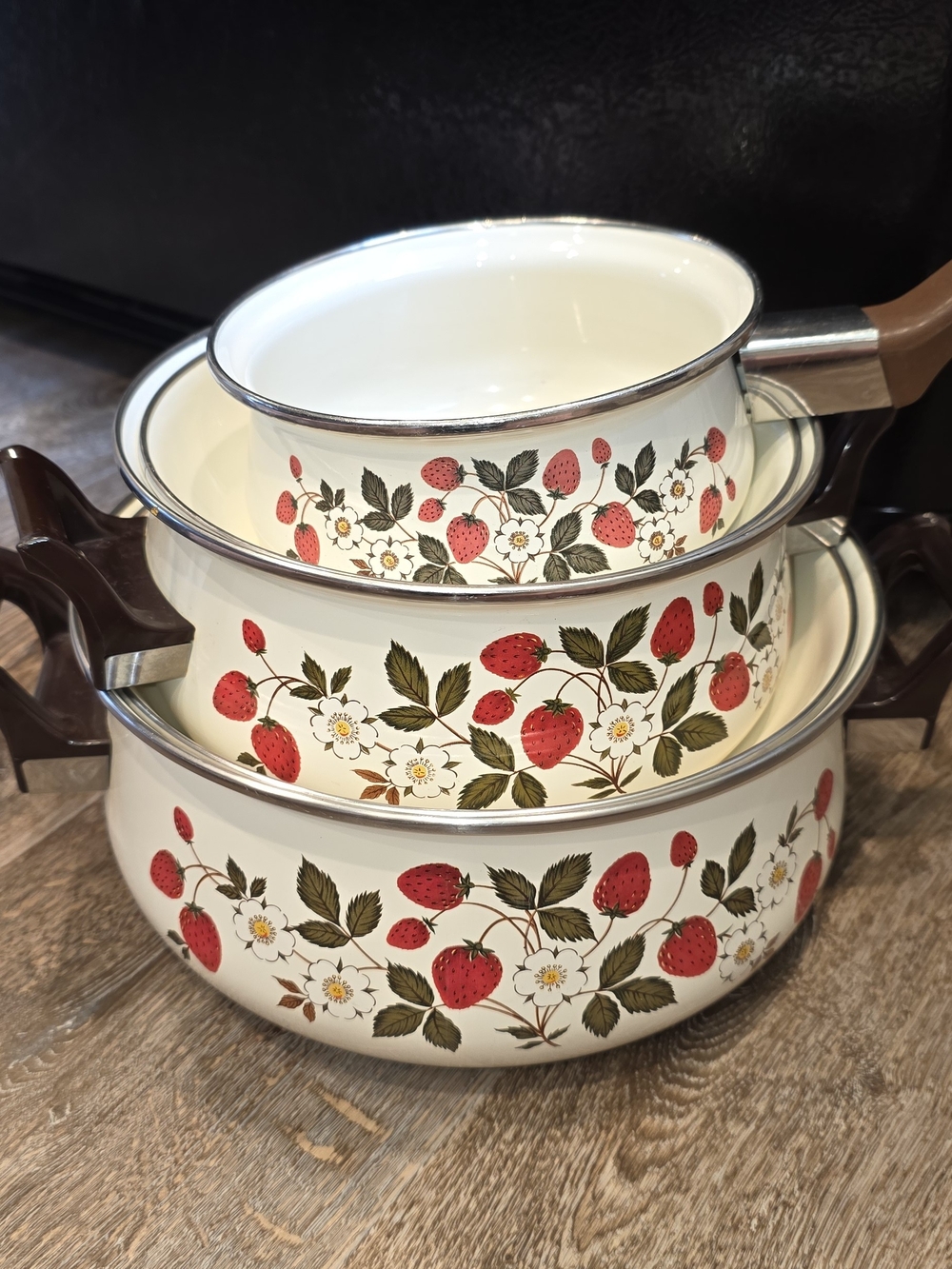 Sheffield Classic Strawberry Enamel Saucepan Set Vintage With Lids